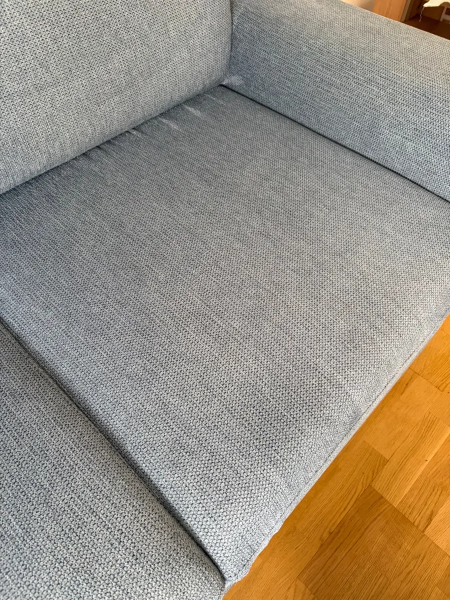 Siva ugaona garnitura posle dubinskog pranja